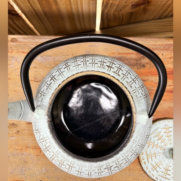 Tetsubin Japanese Style Cast Iron Tea Kettle Black Enamel Interior & Strainer - Picture 7 of 8
